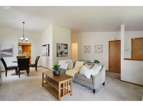 8836 SW 51st Avenue Portland OR 97219