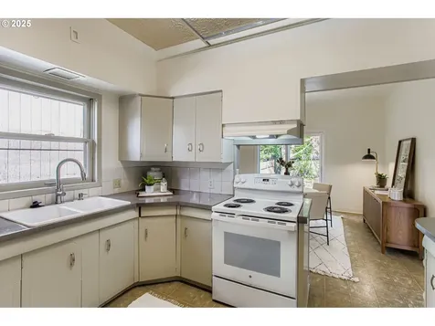 5517 SE Boise Street Portland OR 97206