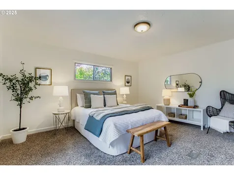 5517 SE Boise Street Portland OR 97206