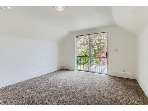 5517 SE Boise Street Portland OR 97206