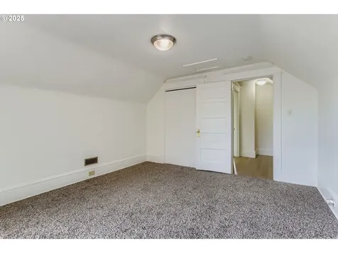 5517 SE Boise Street Portland OR 97206