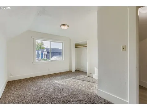 5517 SE Boise Street Portland OR 97206