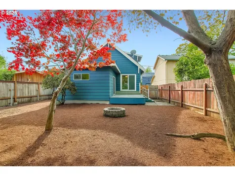 5517 SE Boise Street Portland OR 97206