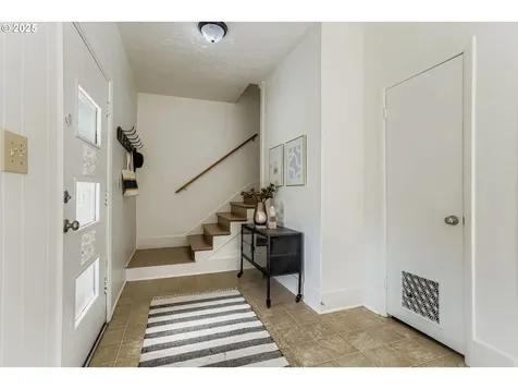 5517 SE Boise Street Portland OR 97206