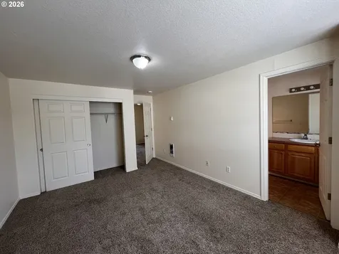 5701 NE 135th Avenue Vancouver WA 98682