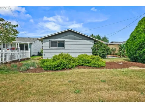 1522 Walton Way Woodburn OR 97071