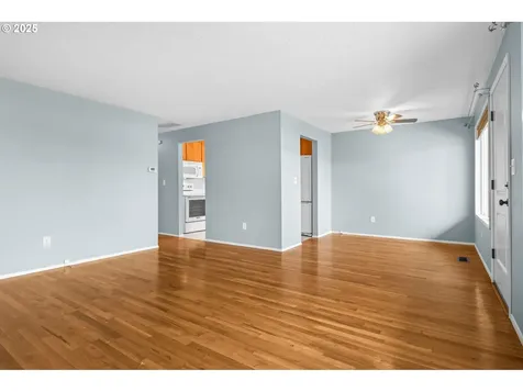 1522 Walton Way Woodburn OR 97071