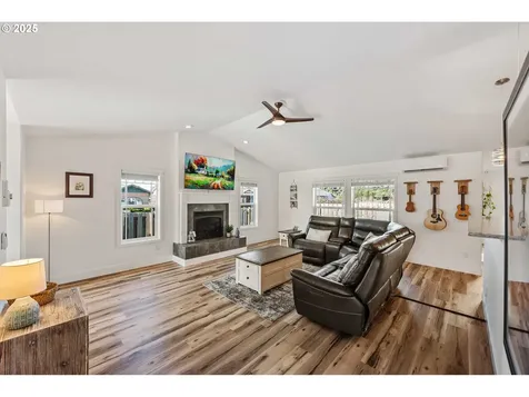 2669 Cedar Loop Drive Bandon OR 97411