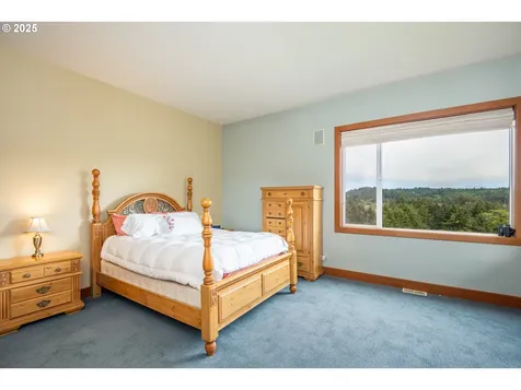 1055 NW Estate Drive Seal Rock OR 97376