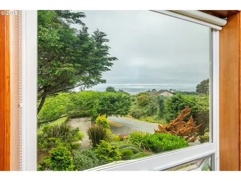 1055 NW Estate Drive Seal Rock OR 97376