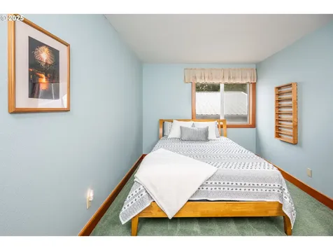 1055 NW Estate Drive Seal Rock OR 97376