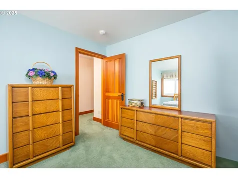 1055 NW Estate Drive Seal Rock OR 97376