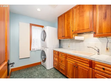 1055 NW Estate Drive Seal Rock OR 97376