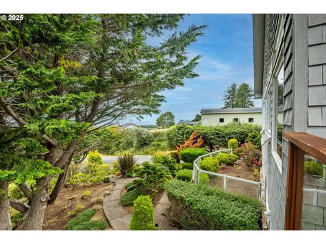 1055 NW Estate Drive Seal Rock OR 97376