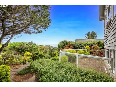 1055 NW Estate Drive Seal Rock OR 97376