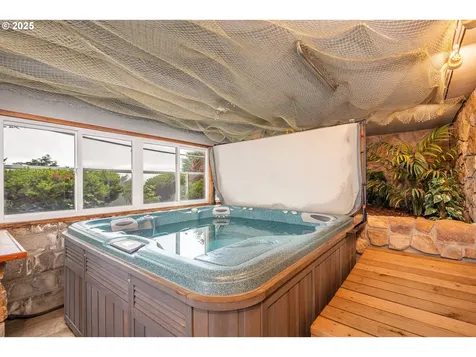 1055 NW Estate Drive Seal Rock OR 97376
