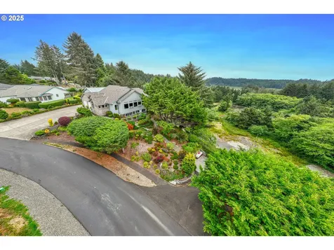 1055 NW Estate Drive Seal Rock OR 97376