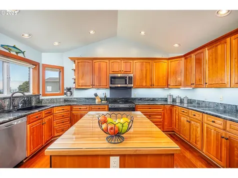 1055 NW Estate Drive Seal Rock OR 97376