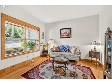 537 E Monroe Street Carlton OR 97111