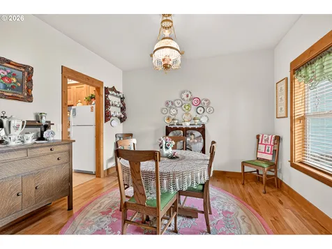 537 E Monroe Street Carlton OR 97111