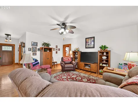 537 E Monroe Street Carlton OR 97111