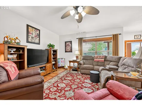 537 E Monroe Street Carlton OR 97111