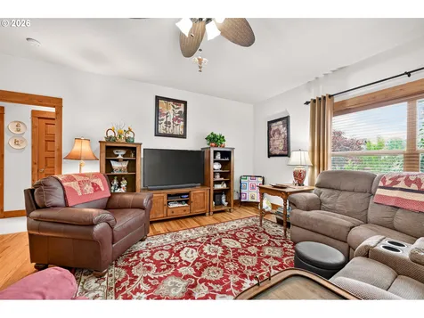 537 E Monroe Street Carlton OR 97111