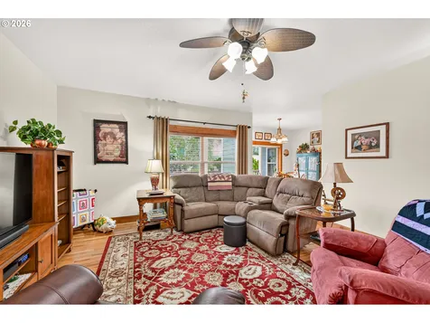 537 E Monroe Street Carlton OR 97111