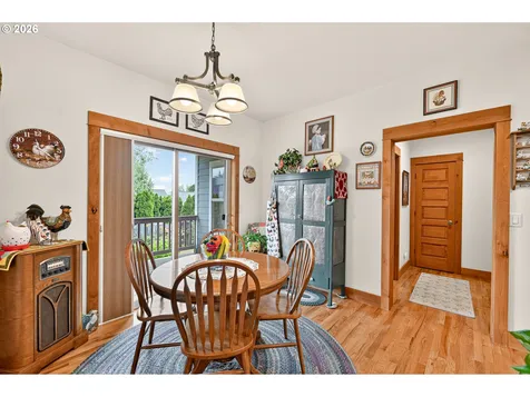 537 E Monroe Street Carlton OR 97111