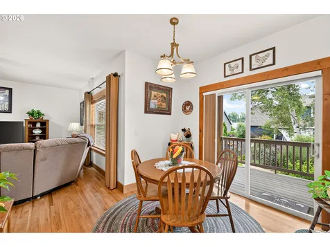 537 E Monroe Street Carlton OR 97111
