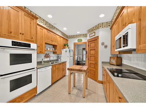 537 E Monroe Street Carlton OR 97111