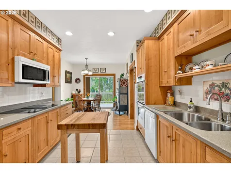 537 E Monroe Street Carlton OR 97111