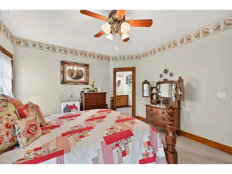 537 E Monroe Street Carlton OR 97111