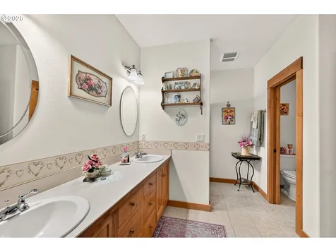 537 E Monroe Street Carlton OR 97111