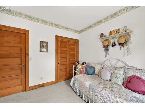 537 E Monroe Street Carlton OR 97111