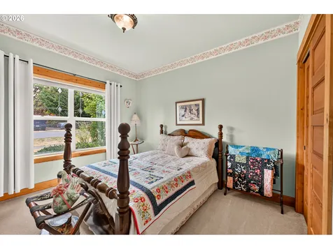 537 E Monroe Street Carlton OR 97111