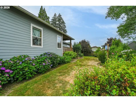 537 E Monroe Street Carlton OR 97111
