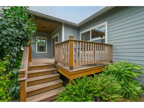 537 E Monroe Street Carlton OR 97111