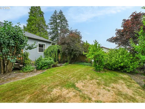 537 E Monroe Street Carlton OR 97111