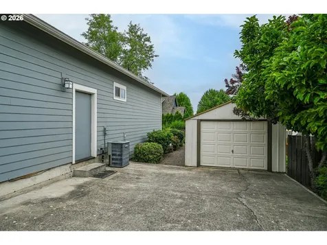 537 E Monroe Street Carlton OR 97111