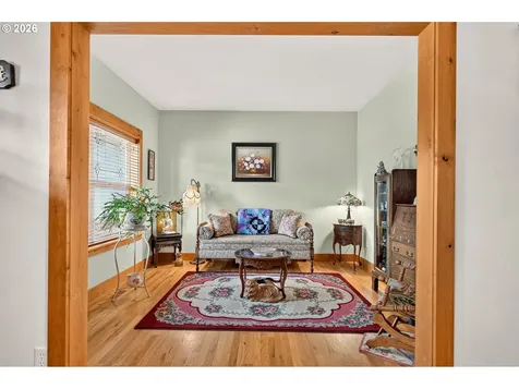 537 E Monroe Street Carlton OR 97111