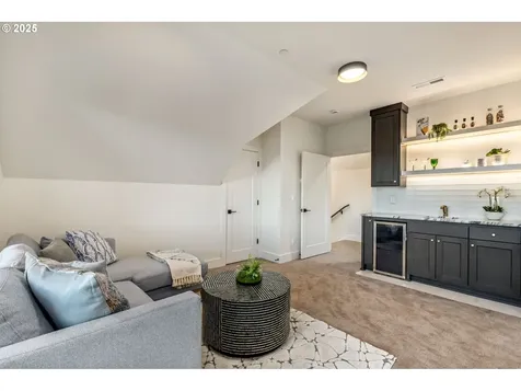207 S Nebraska Street Portland OR 97239