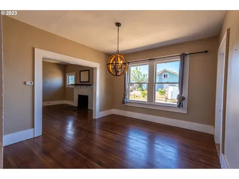 803 6th Street Myrtle Point OR 97458