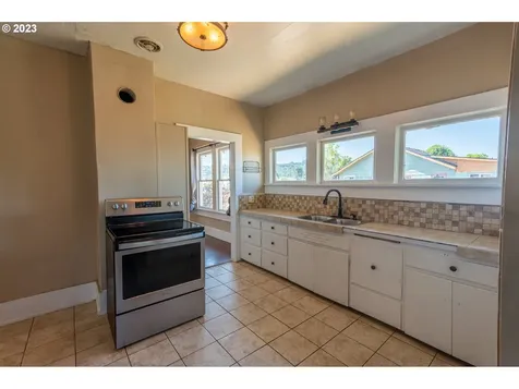 803 6th Street Myrtle Point OR 97458