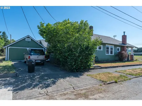 803 6th Street Myrtle Point OR 97458