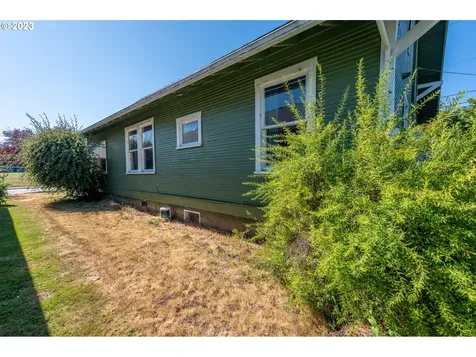 803 6th Street Myrtle Point OR 97458