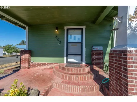 803 6th Street Myrtle Point OR 97458