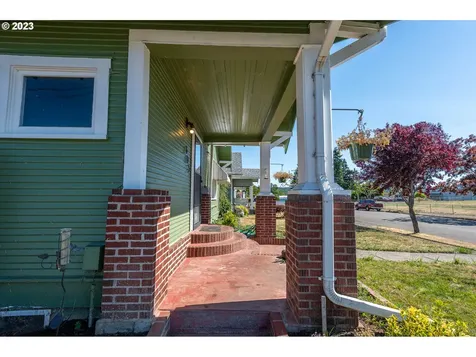 803 6th Street Myrtle Point OR 97458