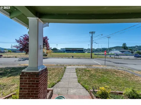803 6th Street Myrtle Point OR 97458