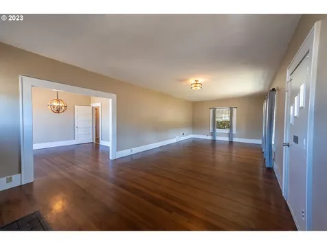 803 6th Street Myrtle Point OR 97458